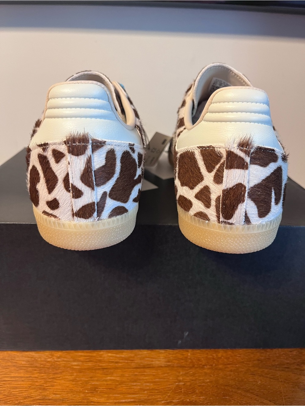 ADIDAS Women's Giraffe Print Samba Shoes - Picture 5 of 9